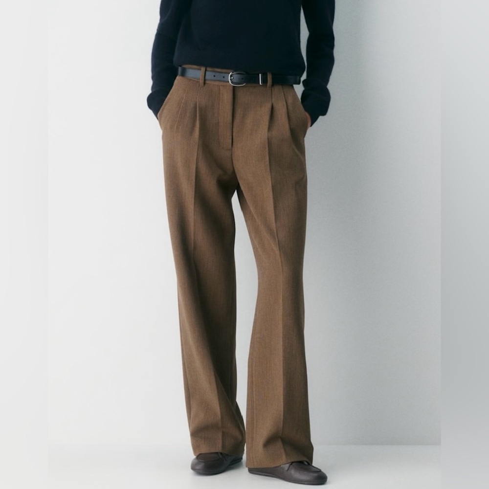 LIKE NEW - Aritzia Effortless Pant (Re)fined- Size 4 - Colour - Brown Multi